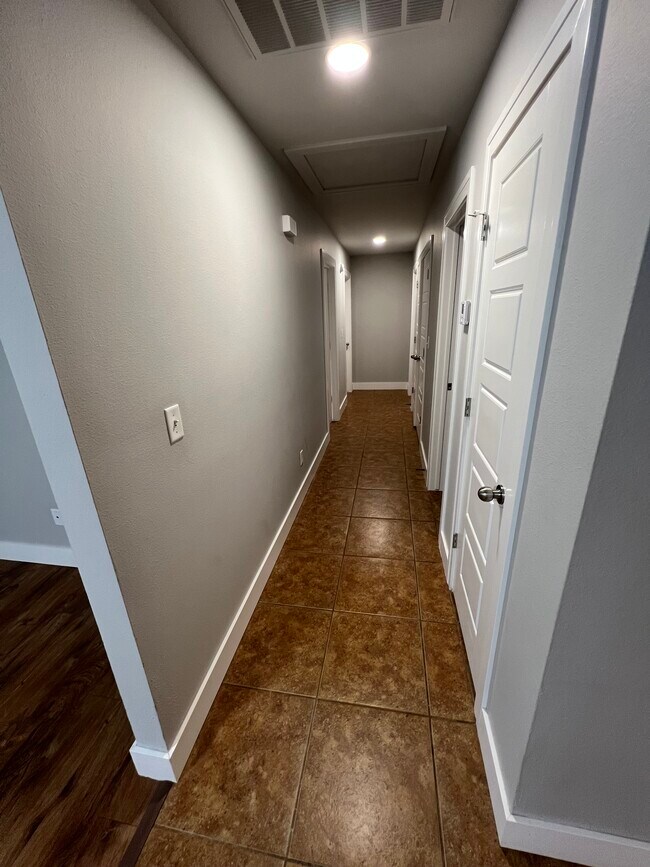 Photo - 205 E Marietta Ct