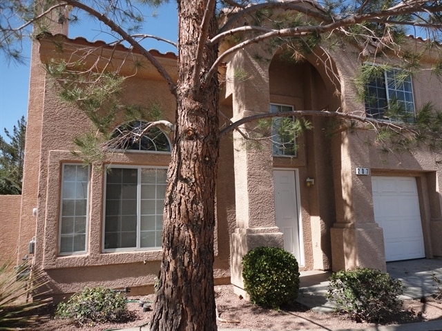 Building Photo - 207 Luninborg St