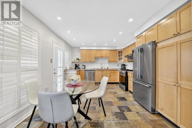 Photo - 1325 Ashwood Terr