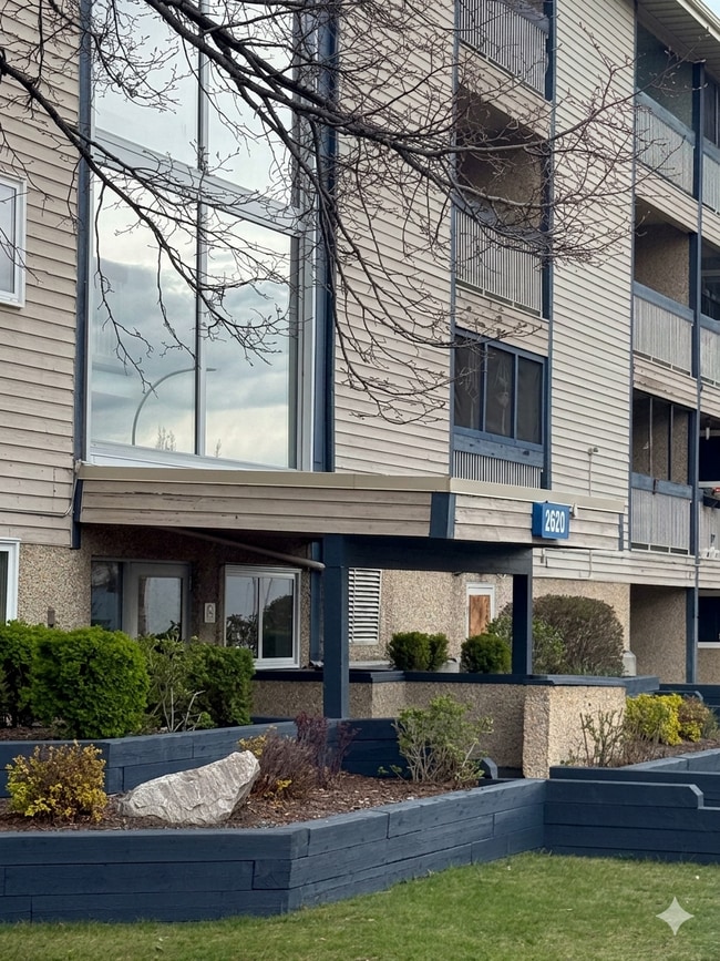 Building Photo - 2624-2624 Mill Woods Rd E