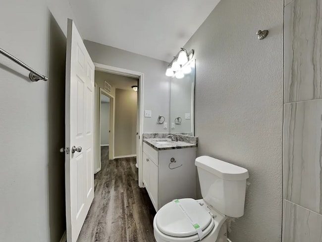 Photo - 118 Abelia Dr