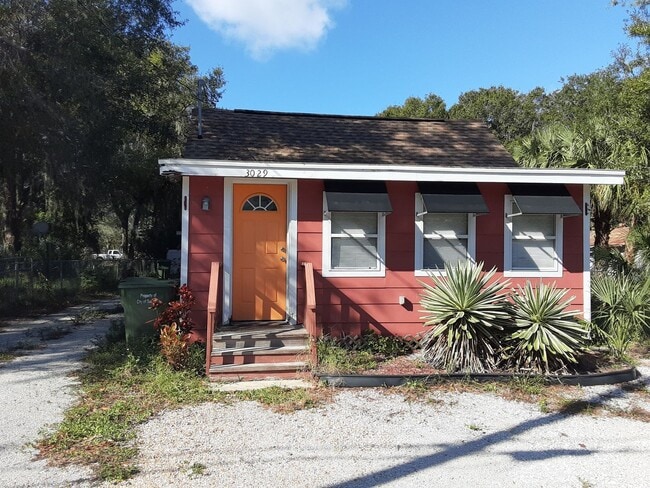 Building Photo - Annual unfurnished 2/1 SFH near Ringling College