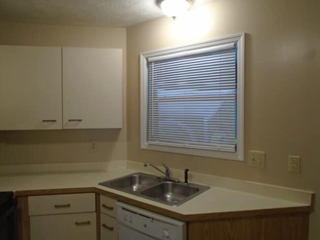 Photo - 2 bedroom condo for rent close to base!