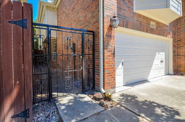 Photo - 4916 Inker St