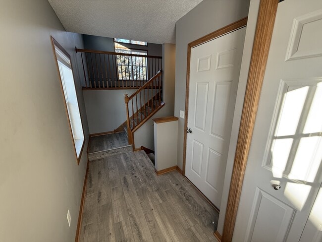 Photo - 10530 Pond Curve