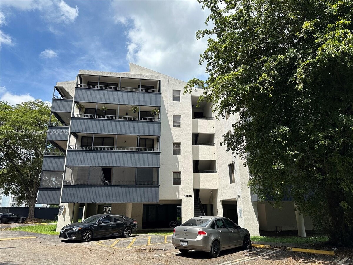 Photo - 16220 NW 2nd Ave Apartamento Unidad 413