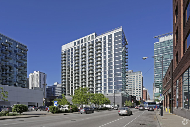 Building Photo - CATALYST Chicago Rental