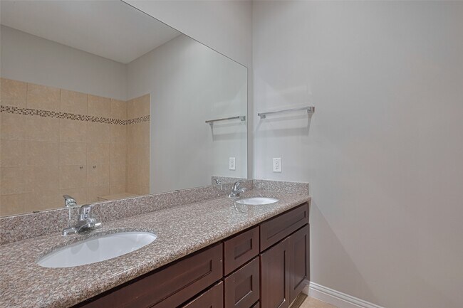 Building Photo - 15415 Addicks Stone Dr Unit B