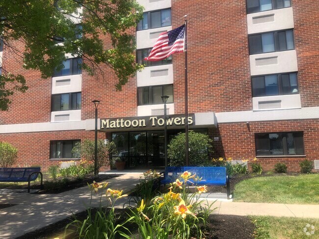 Building Photo - Mattoon Towers 62+ and handicapped Rental