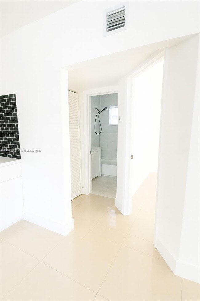 Photo - 724 NW 3rd Ct Unit 2