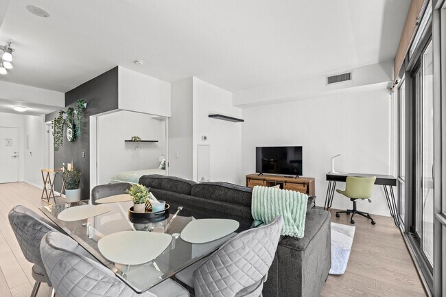 Photo - 76 College St Unit ID1345771P