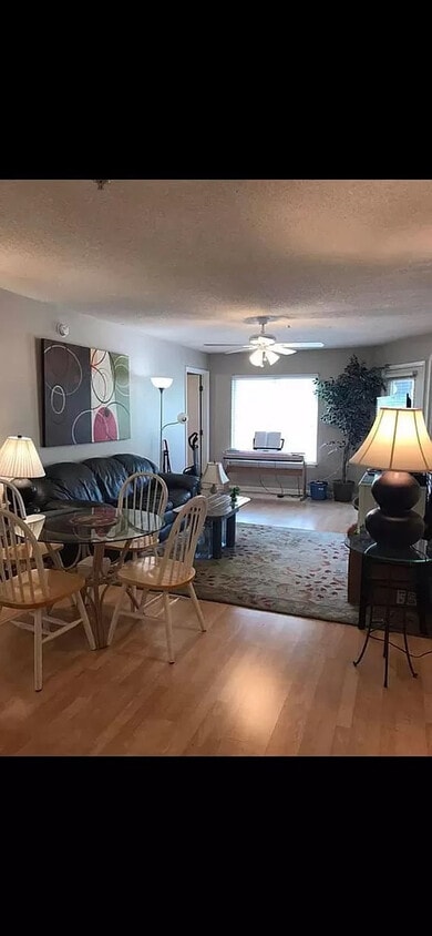Room in Condo on University Ct - Room in Condo on University Ct
