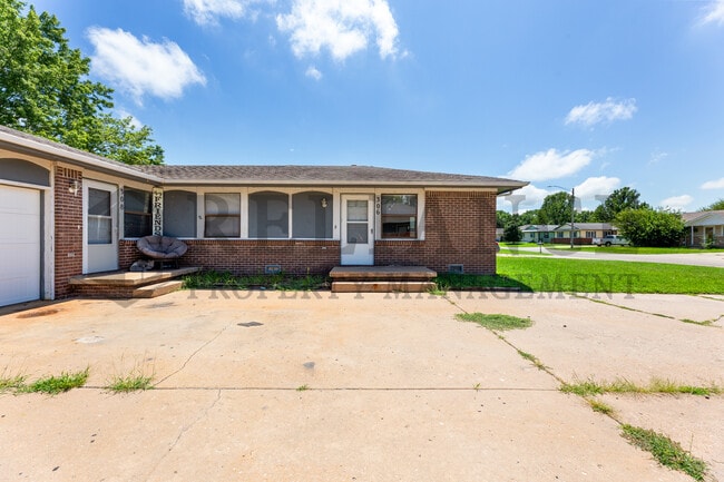 Photo - 306 S Twin Pines Ave Townhome