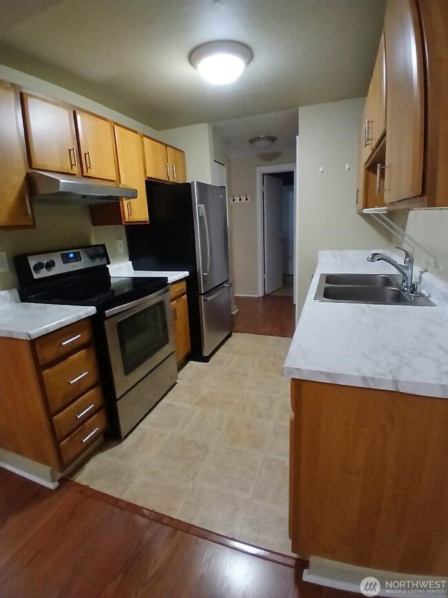 Photo - 16817 Larch Way