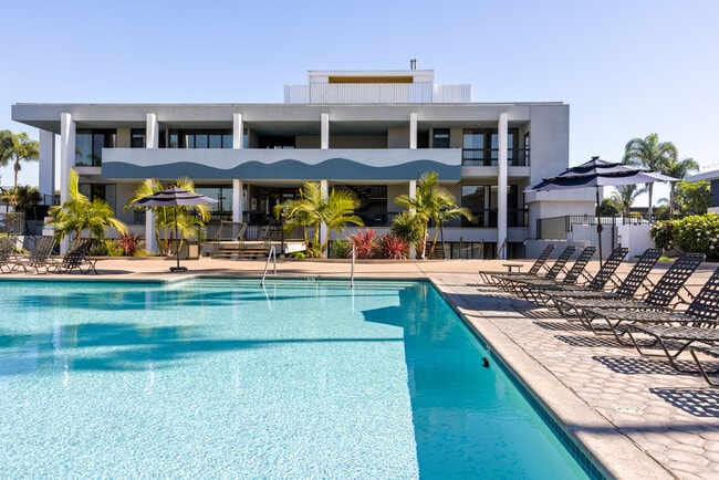 Make every day feel like a resort day when you live at Bay Apartments.