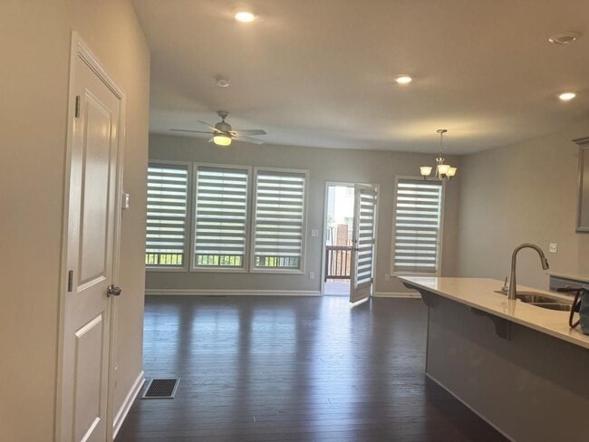 Photo - 381 Northaven Ave