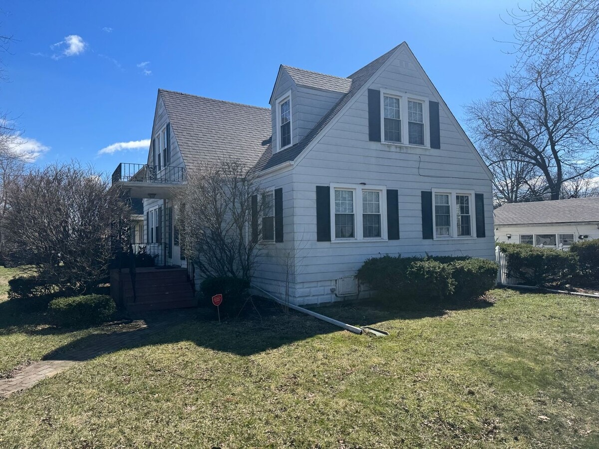 4Br 2Ba Tri-level home - 4Br 2Ba Tri-level home