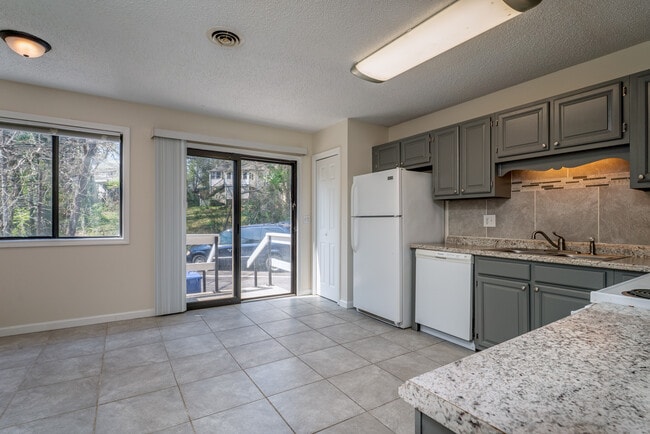 Building Photo - 76 Greenville Hwy