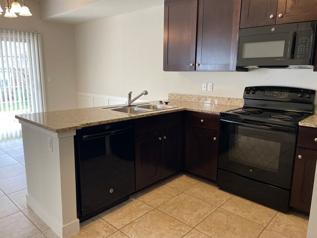 Photo - 3 Bedroom, 2 1/2 Bath, Townhouse w/ 2-Car Garage by Stoney Creek, Shelby Township