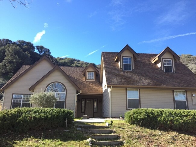 Building Photo - 3 Bed 2 Bath House in Bear Valley Springs!