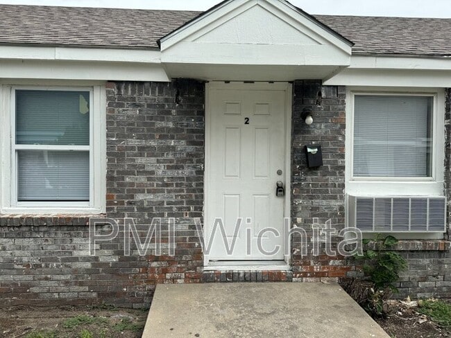 Building Photo - 824 S Water St Unit #2