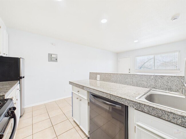 Photo - 304 E 33rd St Unidad 26