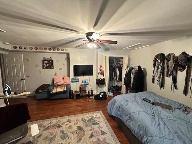 Photo - 135 Hillside St Unit 1