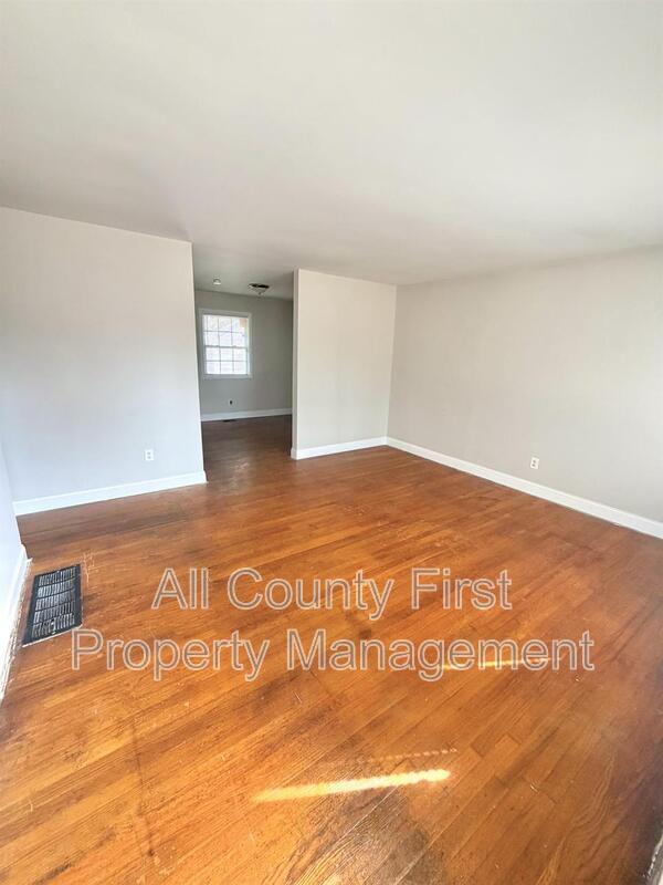 Photo - 3236 Renault Rd SE