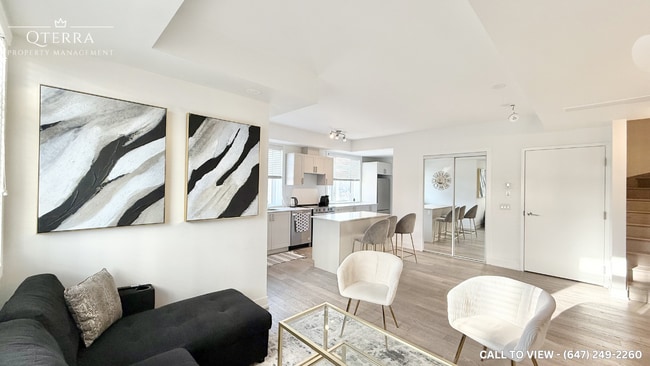 Photo - 1075 Douglas Mccurdy Cmn