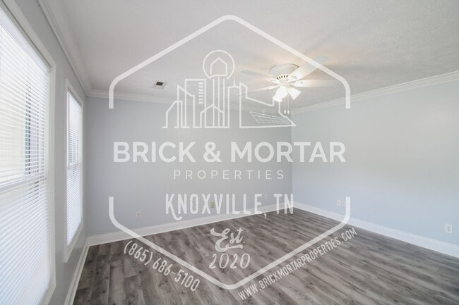 Photo - 1121 Magnet Pl SE