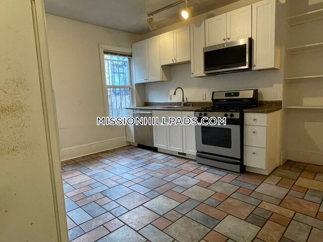 Building Photo - 8 Sewall St Rental