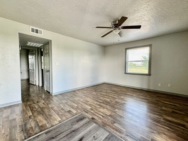 Photo - 505 Oak Ave - Ln