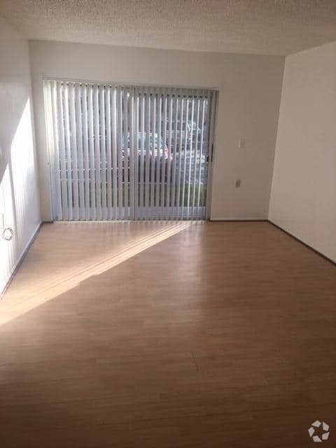 Building Photo - 1201 Lake Victoria Dr Unit L Rental