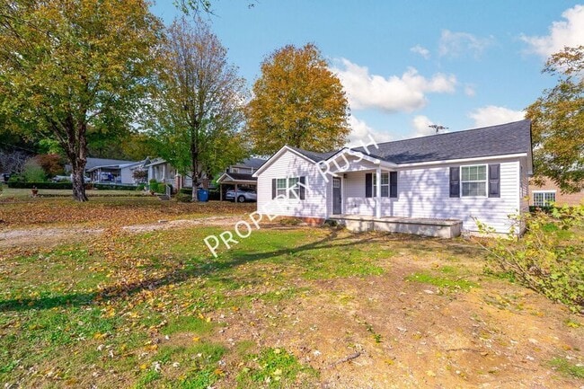 Photo - 105 White Oak St