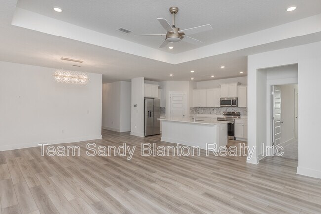 Photo - 874 Windhill Dr