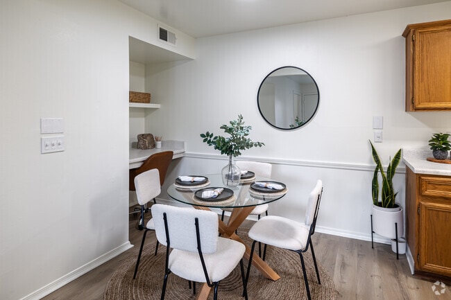 2BR, 2BA - 912SF - Dining Area