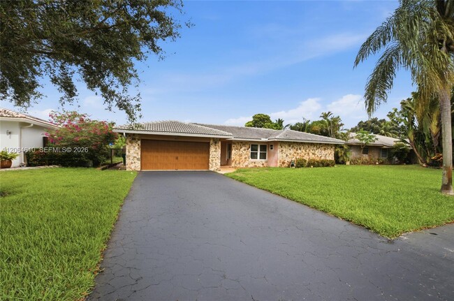 Building Photo - 821 Ramblewood Dr