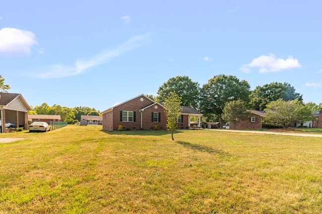 Photo - Beautifully Updated 3 bedroom, 2 bathroom Brick Ranch in Lexington