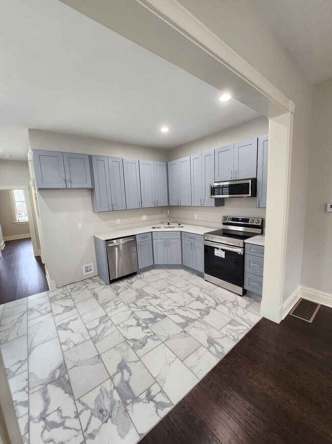 Photo - Newly Renovated One Bedroom Available Unit 4240 - 1F