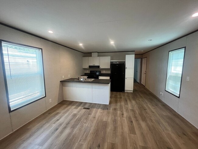 Photo - 1085 Spring Bay Rd