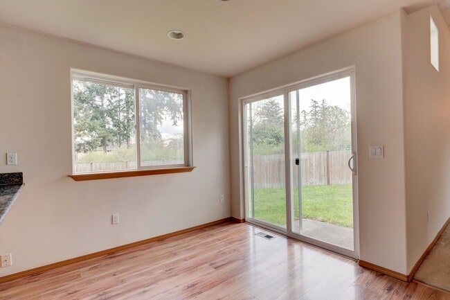 Photo - 3 Bedroom 2.5 Bath with 3 Car Garage