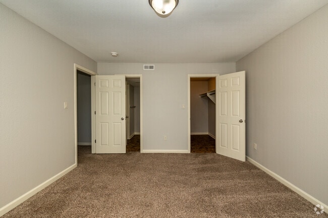 2BR, 2BA - 967SF - Master Bedroom
