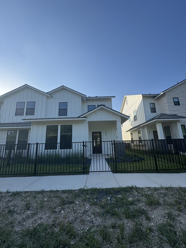 Photo - 5811 S 31st St