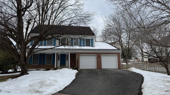 Building Photo - Hampton Oaks Colonial