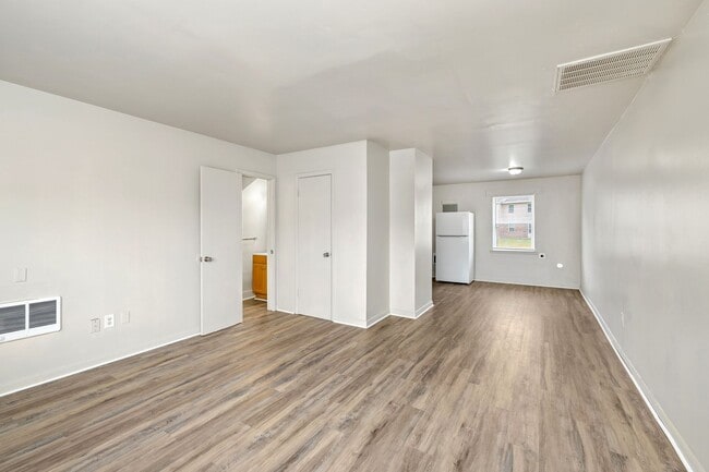 Photo - Renovated 3 Bedroom Unit! Unidad Apt. 61