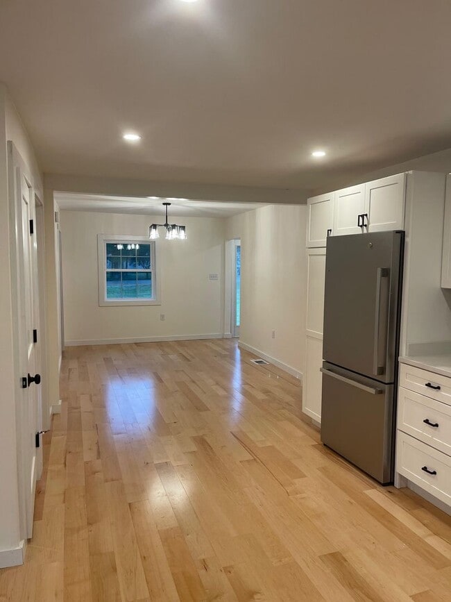 Photo - 3 Bedroom Apartment in Colchester VT Available 7/1!