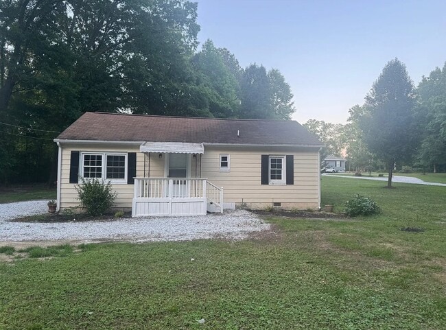 Building Photo - 13060 River Rd