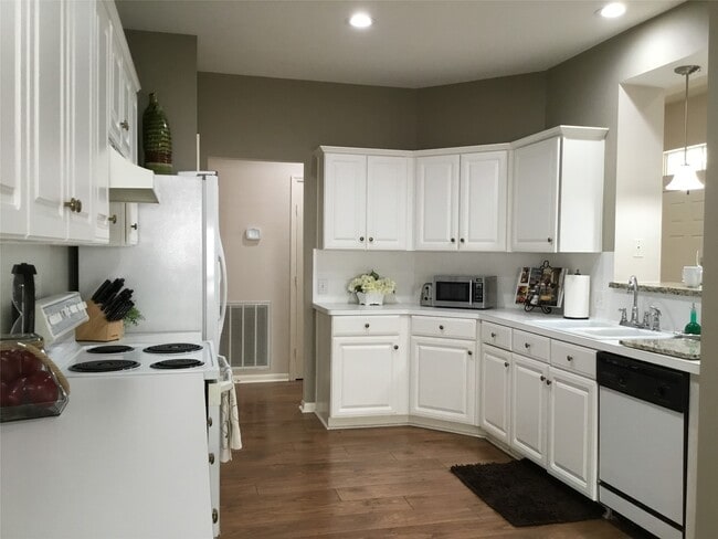 Photo - 3 N Spiral Vine Cir