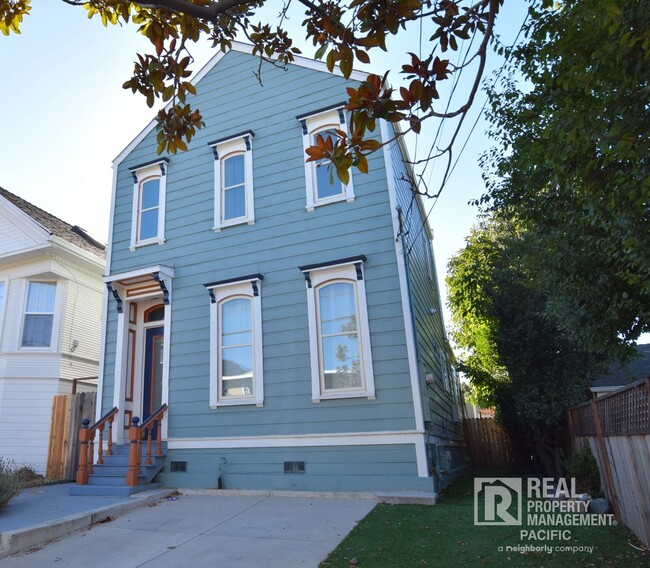 4 Bedroom Victorian in West Oakland - 4 Bedroom Victorian in West Oakland House