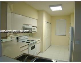 3245 NE 184th St Unit 13111